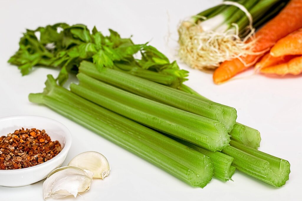 夏バテ対策に最適な夏野菜の栄養たっぷりレシピは？